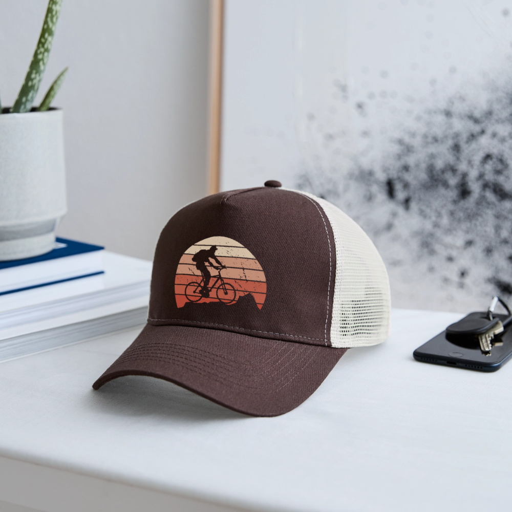 Casquette Trucker “Retro Cyclist” – Style Vintage pour Passionnés de Vélo | REF00065 - marron/beige