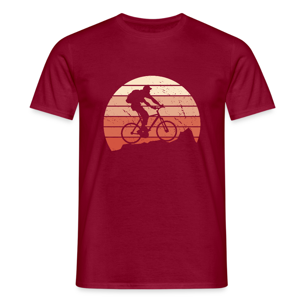 T-shirt Homme “Retro Cyclist” – Passion Vélo & Style Vintage | REF00065 - rouge brique